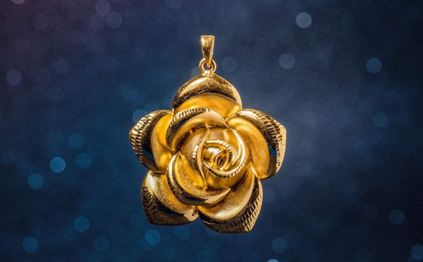 黄金吊坠