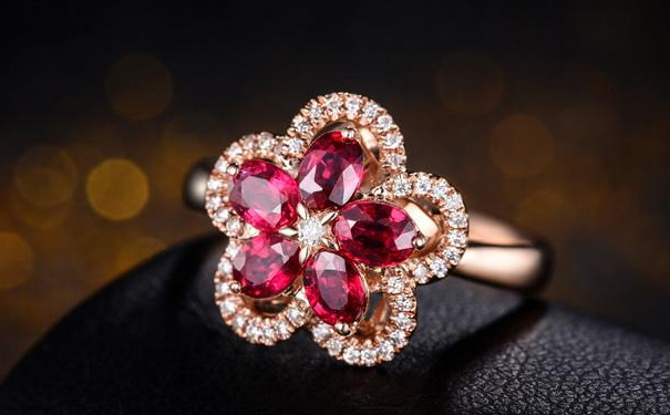红宝石戒指