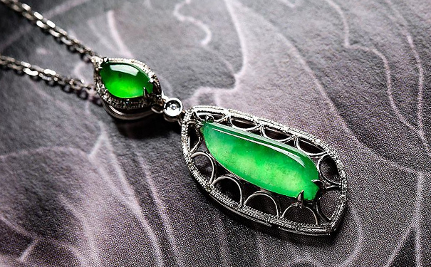 翡翠吊坠价格一般是多少钱