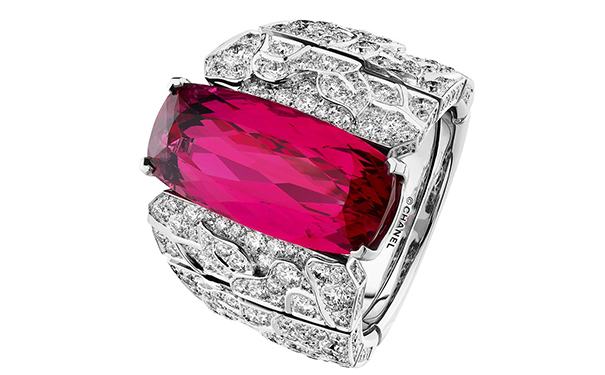 枕形切割粉色尖晶石白金戒指