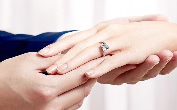 德西尔珠宝50分钻戒