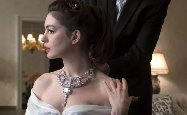 价值一亿五千万美金的卡地亚钻石项链