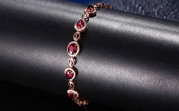 挑选红宝石手链