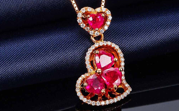 红宝石吊坠