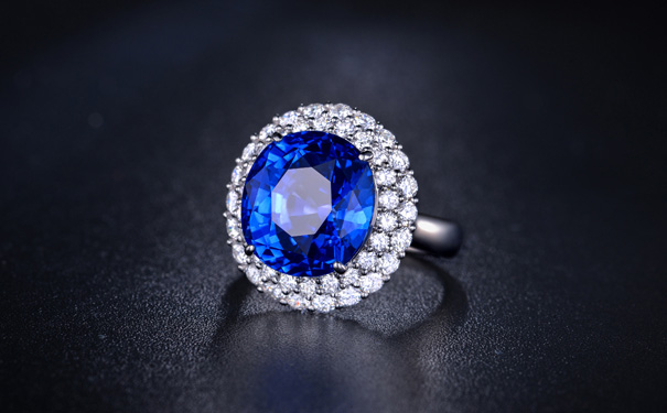 蓝宝石戒指
