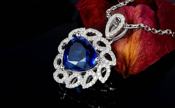 蓝宝石吊坠