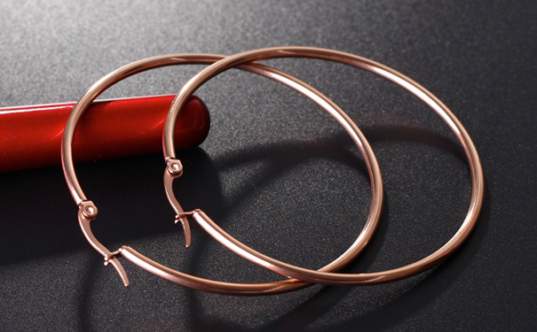 钛钢玫瑰金耳环