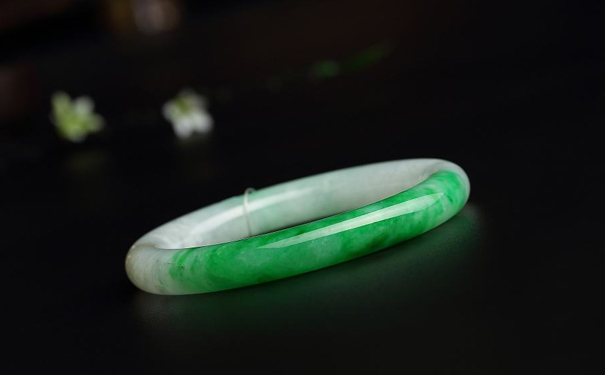翡翠手镯好