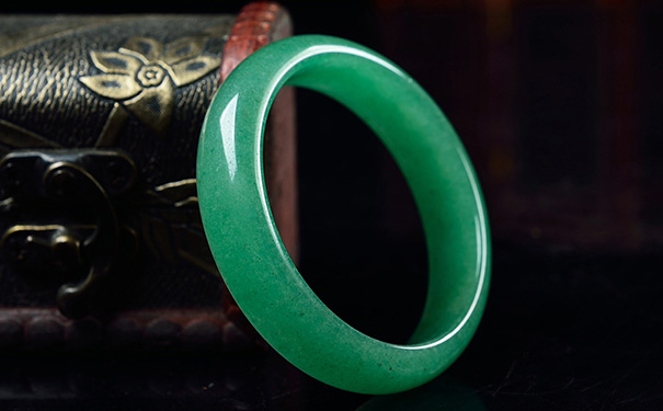 东陵玉手镯实物