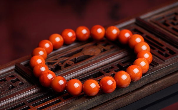 南红玛瑙的颜色 南红玛瑙的颜色