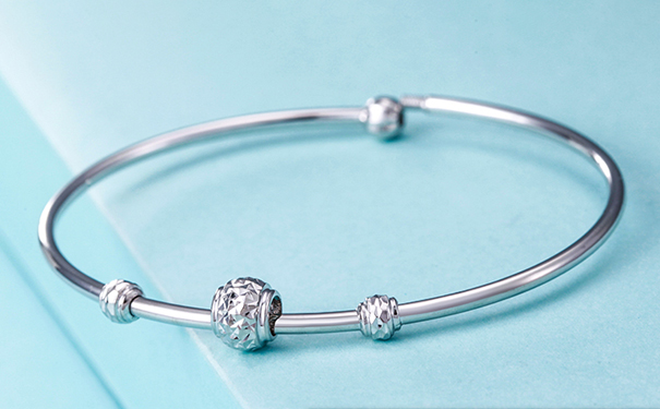 铂金手镯？黄金手镯？