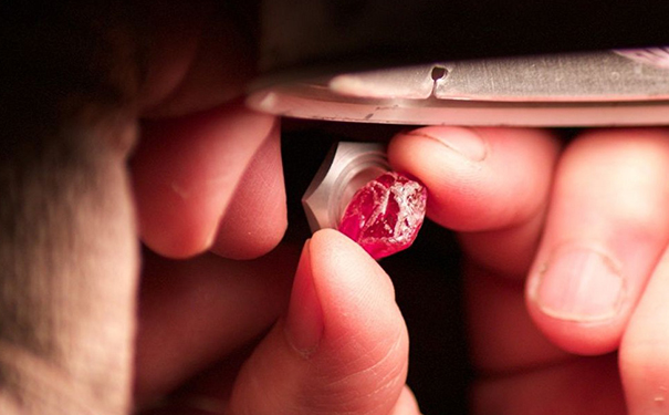 特殊尺寸莫桑比克红宝石原石 特殊尺寸莫桑比克红宝石原石