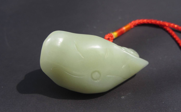 和田青白玉吊坠