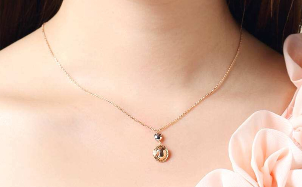 七夕送玫瑰金项链