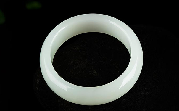 5000嫩买到白玉手镯吗