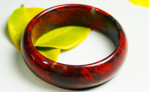 鸡血玉价格高吗