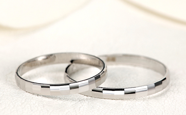 铂金戒指多少钱