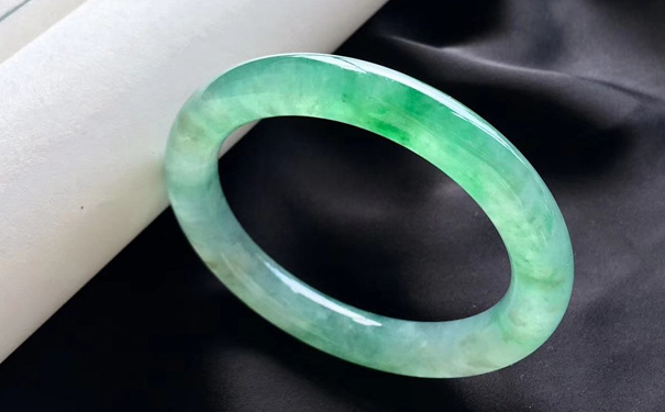 哪些影响翡翠的水头