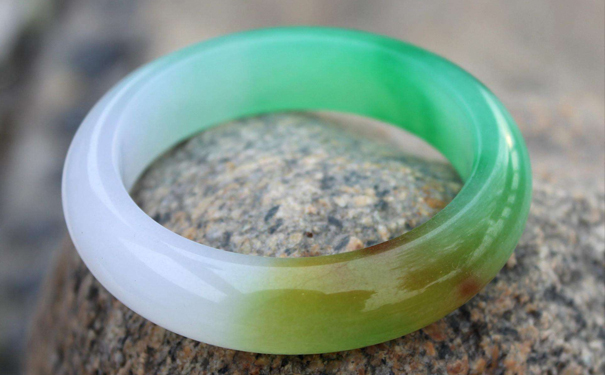 翡翠和玉是一样吗？ 