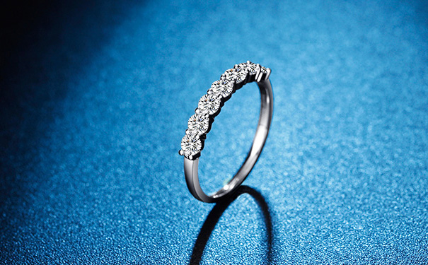 德西尔珠宝排钻戒指