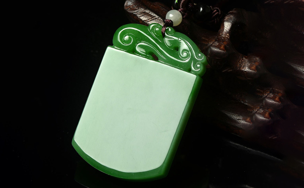 翡翠吊坠多少钱？