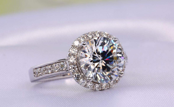 一克拉的钻戒回收多少钱？