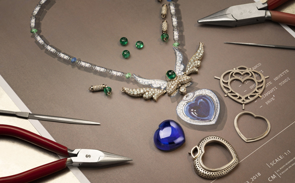 钻石羽翼来衔接挂坠