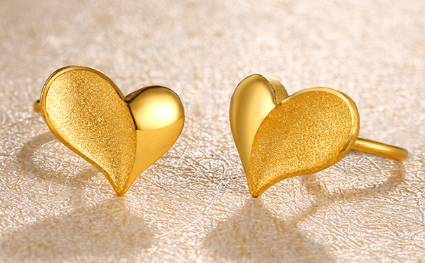 黄金耳环多少钱？