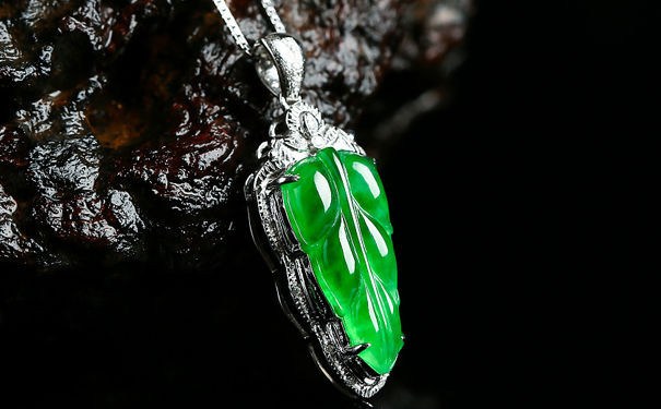 翡翠吊坠多少钱