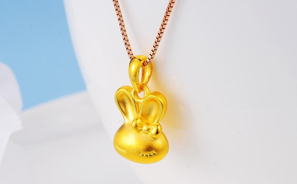 黄金吊坠配什么链子