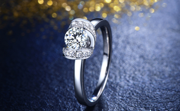 多大的钻石才看得见八心八箭