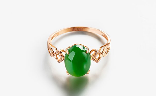 金镶玉订婚戒指