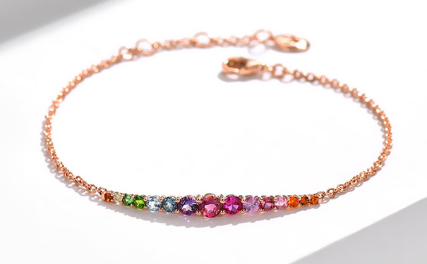 镶嵌宝石的彩金手链