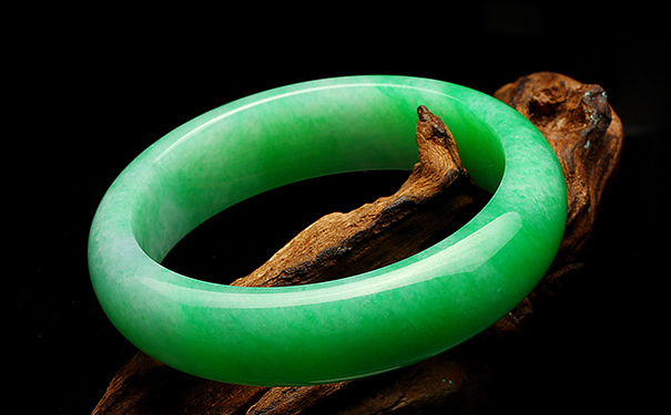 几百块钱能买到玉手镯吗