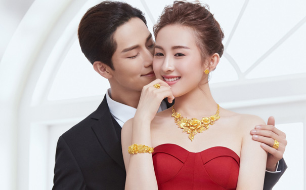 全新代言人“百变萌主”吕晓萌