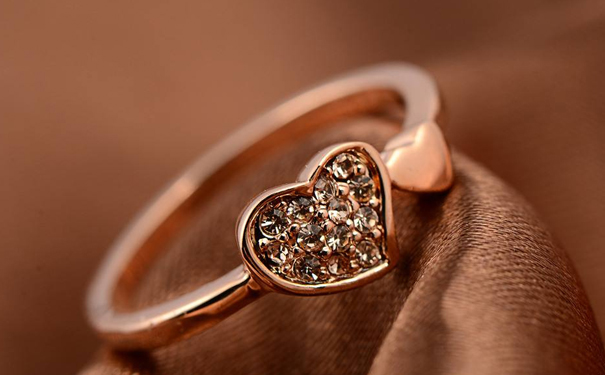  K金石玫瑰金吗？