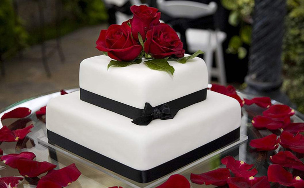 双层结婚蛋糕