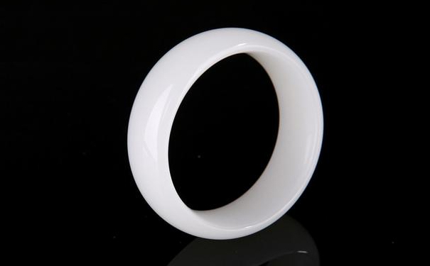 便宜的玉手镯是真的吗