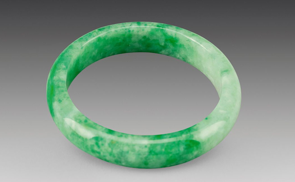 5000至10000的翡翠手镯