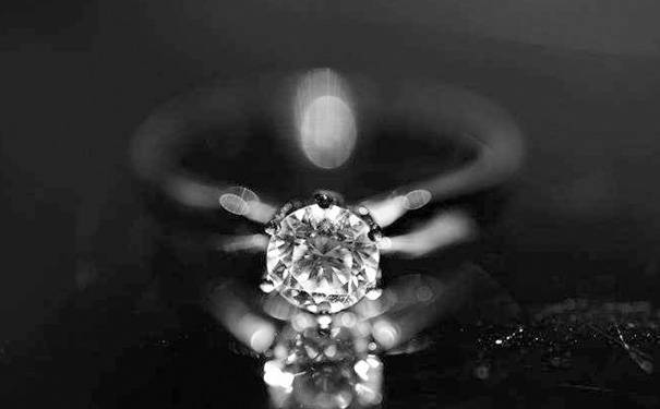 钻石戒指