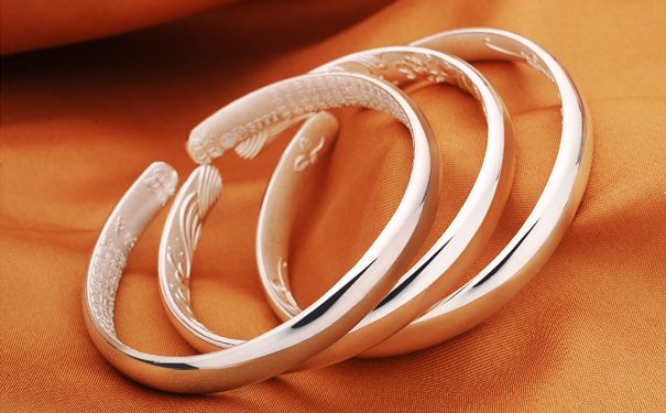 银手镯对人身体好吗？