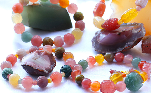 盐源玛瑙的功效与禁忌和普通的一样吗？