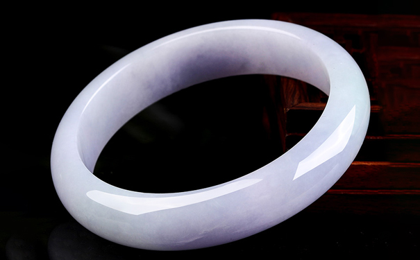 8000元的紫罗兰玉手镯