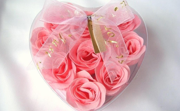 情人节送老婆什么礼物好 情人节送老婆什么礼物好