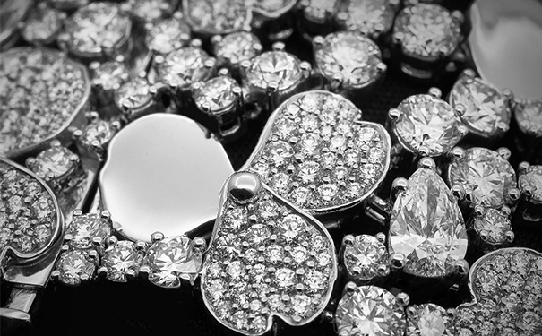 镂空的镶嵌底座