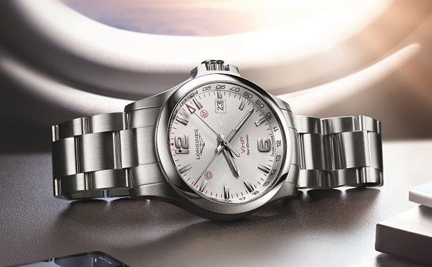 康卡斯系列V.H.P. GMT光感设置腕表