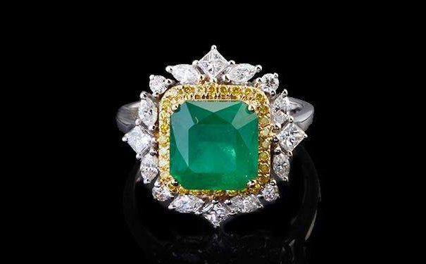 祖母绿宝石戒指