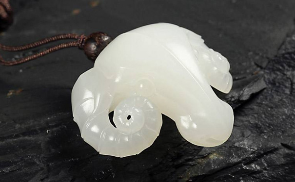 白玉吊坠