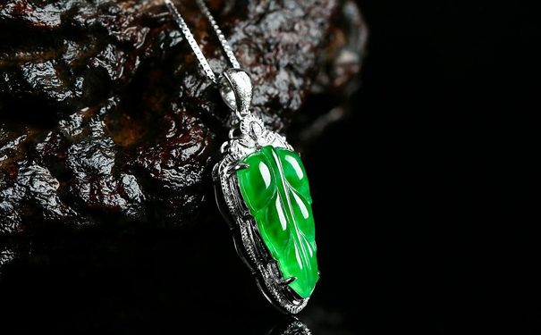 A货翡翠吊坠多少钱