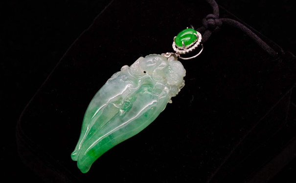 如意翡翠吊坠两千元能买到